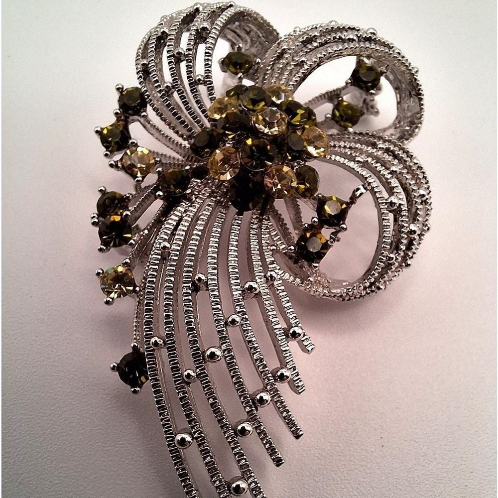 Vintage flower brooch filigree bow green rhinestones silver tone mid century